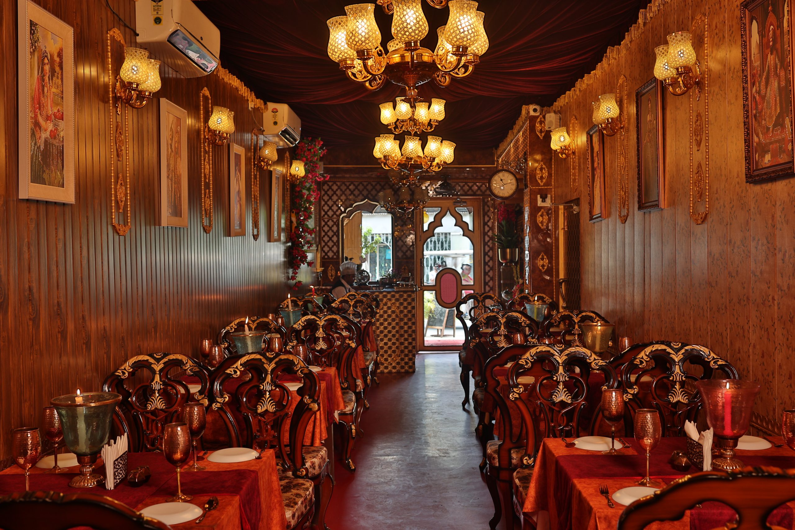 Elegant interiors of Hotel Hazarduari – The Best Restaurant & Luxurious Hotel in Kolkata, showcasing a regal dining experience and world-class accommodations.